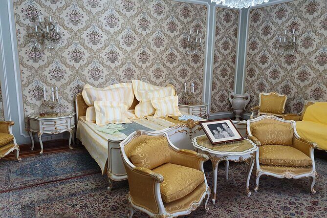 10 h Ceausescu Communism Private Tour in Bucharest plus Dracula's Grave - Stop 3: Calea Victoriei and the street where history flips sides