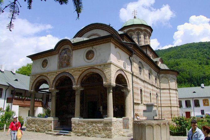 2 Days Private Tour - The Romanian Caves from Bucharest - Brancusi in Targu Jiu: why this sculptural stop belongs between caves
