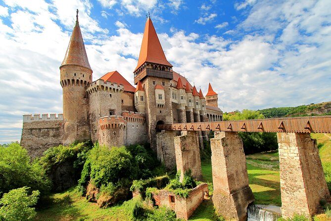 4-Day Inside Transylvania & Transfagarasan Tour from Bucharest - Starting smart: Bucharest meet-up and the 8:00 a.m. reality