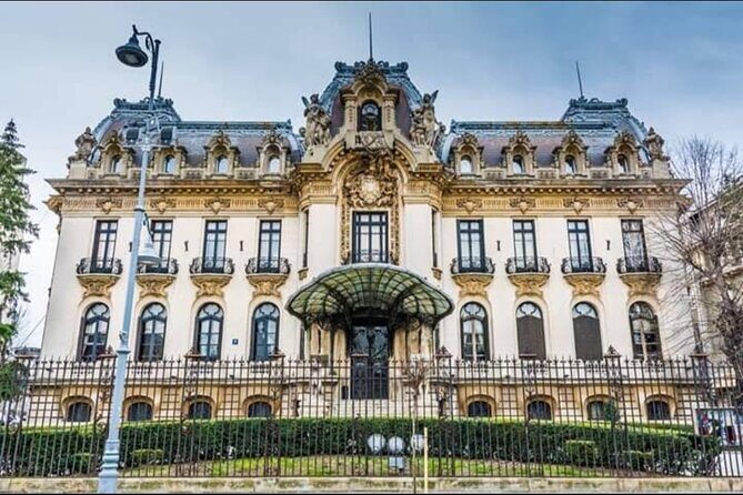 4h Bucharest Panoramic Tour by Car with stops - Piaka Revolukiei: The Tour’s Longer Pause