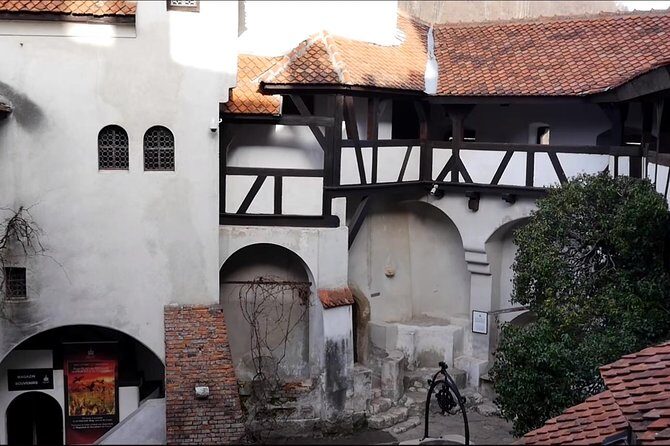 5 Days Private Tour in Romania from Bucharest to Transylvania - Day 4: Brasov walking tour, Black Church area, and Bran Castle foods