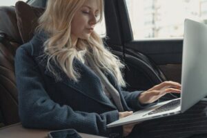 Airport transfer Otopeni to Bucharest - Finding your driver fast: sign, flight tracking, and 60 minutes for luggage