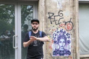 Alternative Bucharest Walking Tour - The Middle Streets: Learning to Read Murals Like a Map