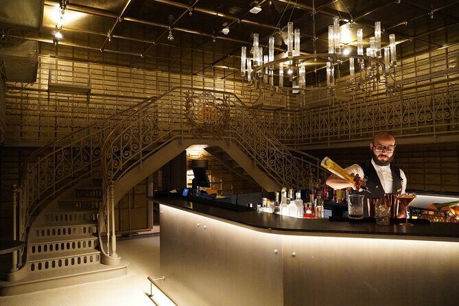 Bar Crawling - Stop 2: naive Rooftop Lounge (A Change of Air and a Social Reset)