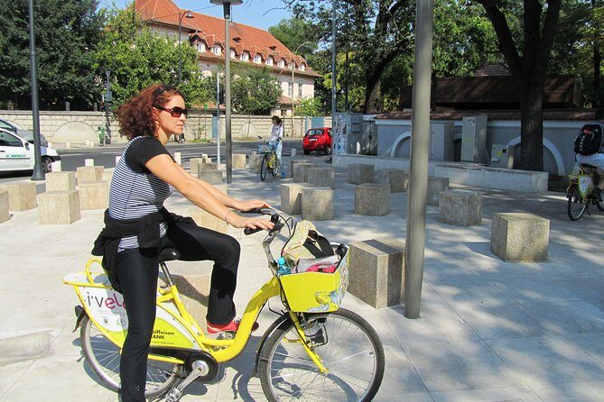 Bucarest à vélo - Palace of Parliament: The Biggest Stop, the Biggest Questions