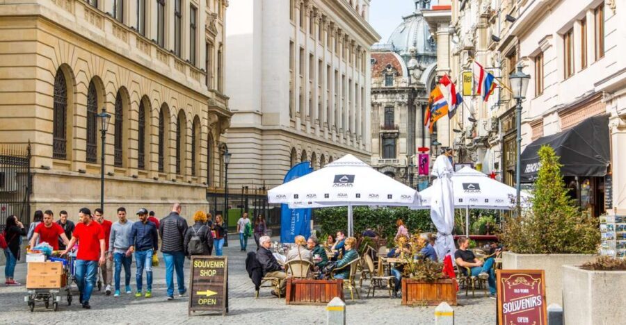 Bucharest City Tour – A Day to Remember - Meeting in front of the Romanian Athenaeum and getting oriented fast