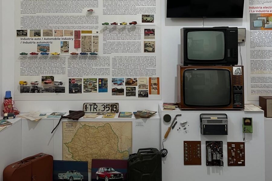 Bucharest: Dinner+Tour at Museum of Communism after closing - Who should book this and who should skip it