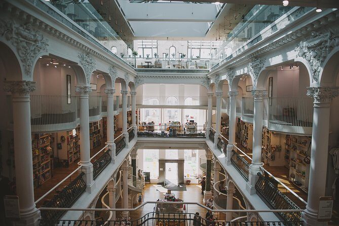 Bucharest Discovery morning tour - Stop 1: Piaka Revolukiei and the moment Bucharest changed