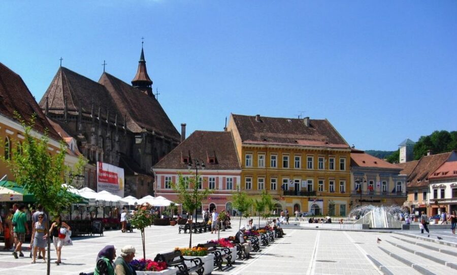 Bucharest: Dracula's Castle, Peles Castle, & Brasov Old Town - Tickets, cash, and the day’s practical rhythm