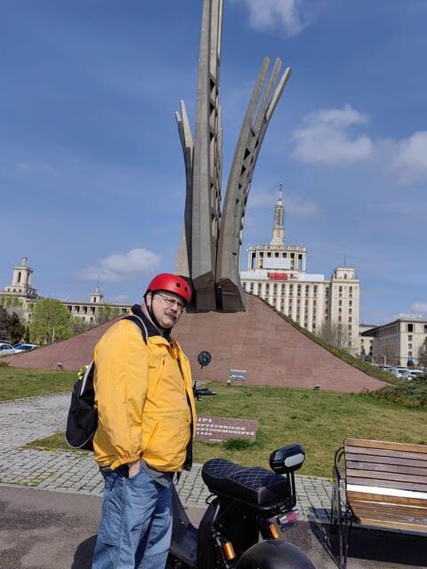 Bucharest electric city tour by Smart Balance #green - National Museum and Central Squares: Learning Without a Museum Marathon