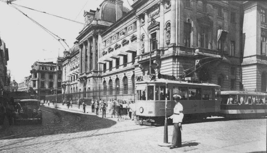 Bucharest: Half Day Bike Tour - Victoria Boulevard: Monumental Buildings Without the Back-and-Forth