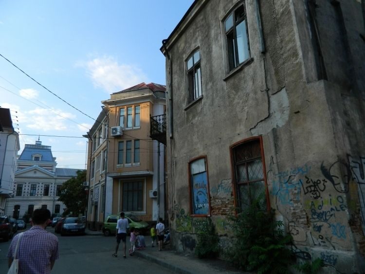 Bucharest: Half Day Bike Tour - Weather and Comfort: Shade, Break Stops, and What to Pack