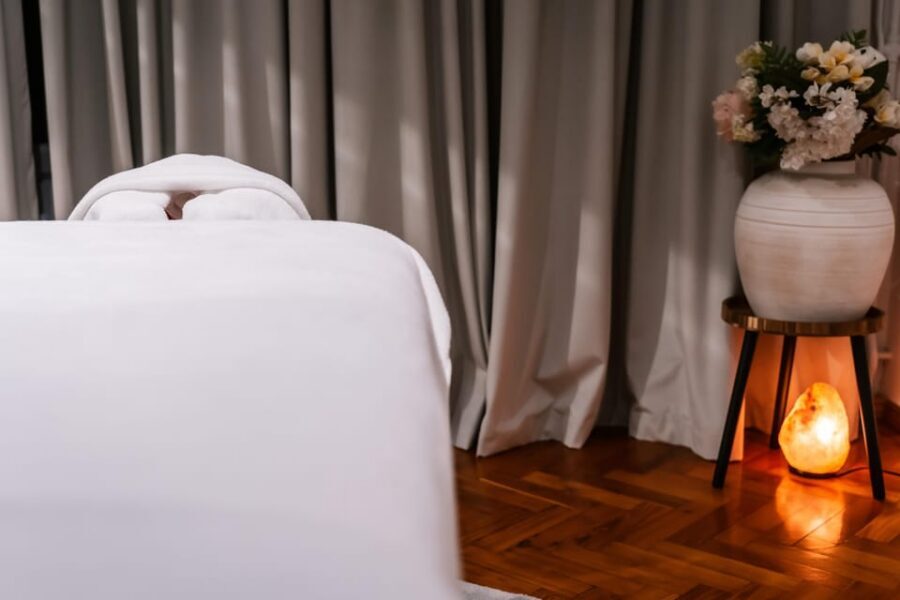 Bucharest: Harmony Wellness Center Massage Treatments - Meeting at Meron Caffee and Settling In Fast