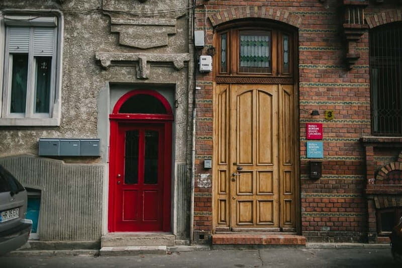 Bucharest: Hidden Gems 2.5-Hour Walking Tour - Covrig break: where street food fits the story