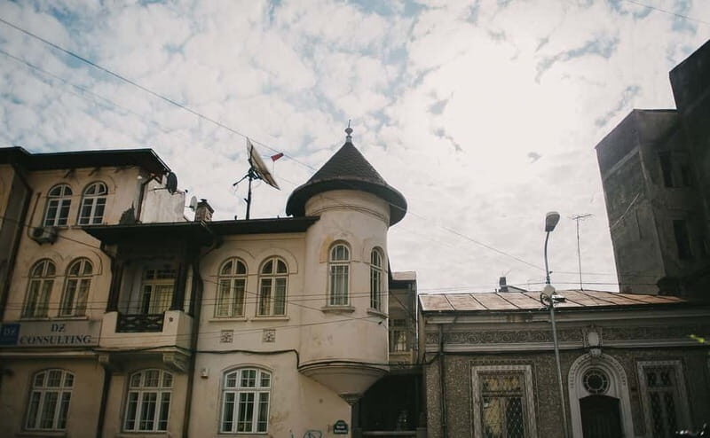 Bucharest: Hidden Gems 2.5-Hour Walking Tour - Ioanid block and Icoanei mahalla: a beautiful finish near the end