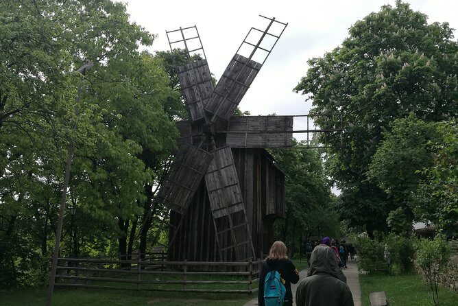 Bucharest Highlights Half-Day City Tour with Pickup - What the Guide Role Looks Like on the Ground