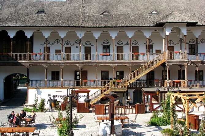 Bucharest Highlights Walking Tour - Why this 2.5-hour loop works for first-time Bucharest