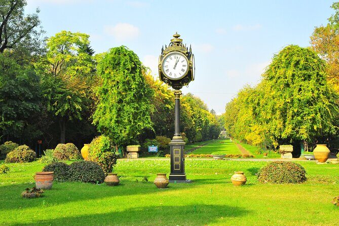 Bucharest Highlights Walking Tour - BNR Palace area: the financial district around you