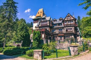 Bucharest: Peles Castle, Bran Castle, & Brasov Full-Day Tour - Peleș Castle in Sinaia: royal architecture with room to actually look