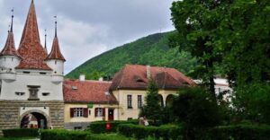 Bucharest: Peles Castle, Dracula's Castle and Brasov Tour - Peleș Castle in Sinaia: the castle that makes the mountains feel close