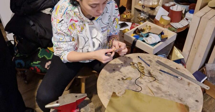Bucharest: Real Roma Community - Crafting Workshop - Meeting Point: Central Hotel on Ion Brezoianu