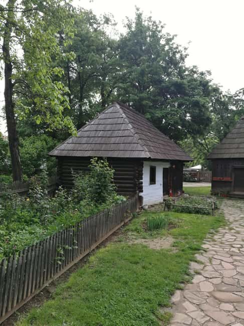 Bucharest: Village Museum Guided Tour - King Michael I Park: how the outdoor museum layout shapes your visit