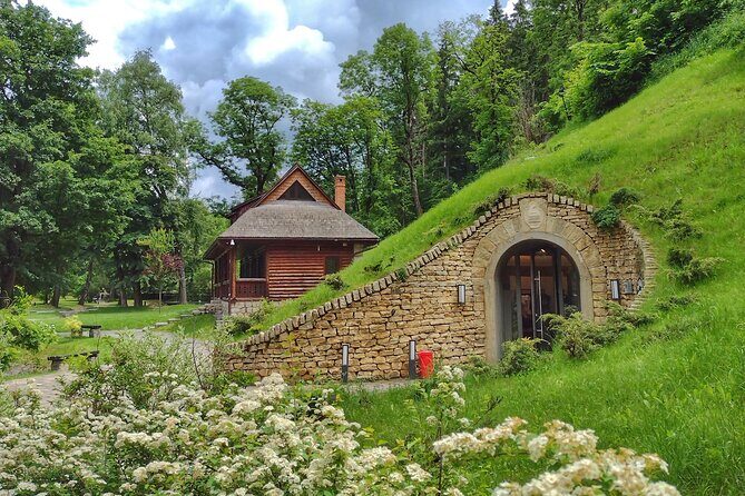 Bucovina Painted Monasteries & Transylvania Tour: 4-Day Private - Day 1: Agapia and Văratec Nunnery Monasteries