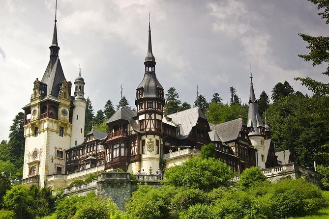Day Trip Through Brasov in Transylvania and Bran, Peles, and Rasnov Castles - The 11-hour flow: Bucharest pickup, four stops, and real timing