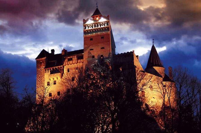 Dracula's Castle, Peles Castle and Brasov Day Trip from Bucharest - Brașov Old Town: City Council Square, Fortress Walls, and the Black Church