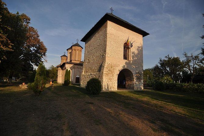 Dracula's Tomb and Mogosoaia Palace, Private Tour from Bucharest - Weather and Comfort: The One Variable You Can’t Ignore