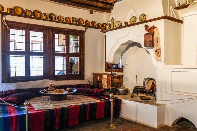 Explore Northern Bulgaria Day Trip from Bucharest - Veliko Tarnovo and Tsarevets: fortress hills plus the Asan dynasty story