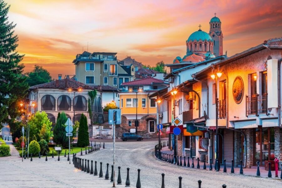 From Bucharest: Full-Day Trip to Bulgaria - Arbanasi on the plateau: views and real medieval architecture