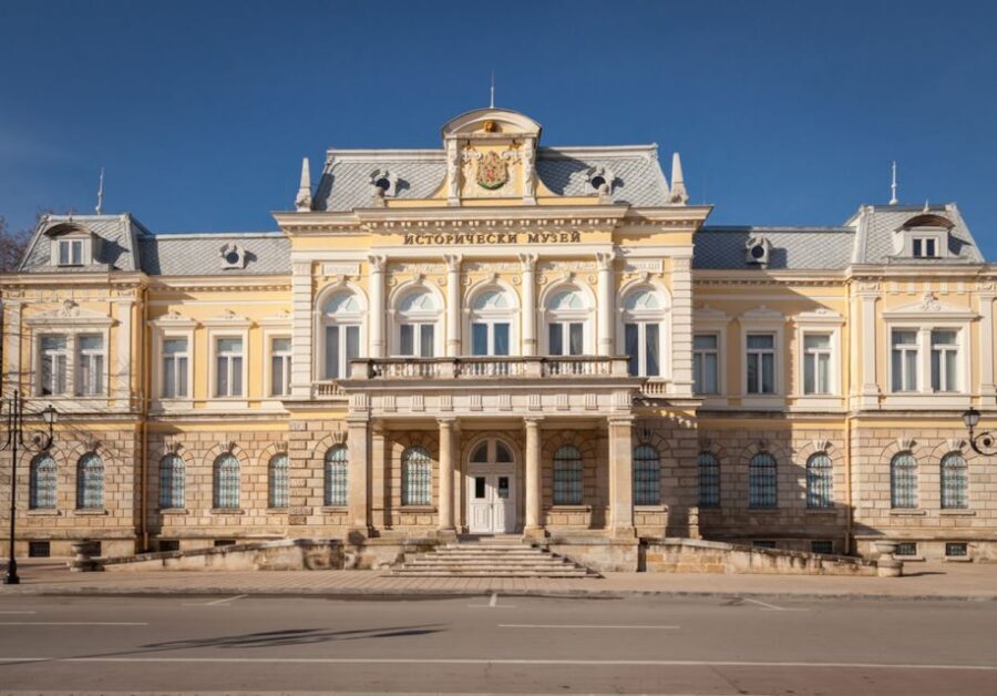 From Bucharest: Small Group Day Trip to Medieval Bulgaria - Tsarevets Hill and Fortress: the royal center above the city