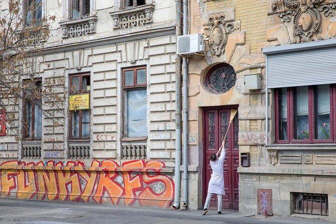 Instahood Stories - Guide Style: Why Locals Like Mircea and Silviu Make the Walk Stick