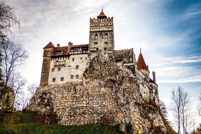 Legends&Wildlife Awaits: Dracula's Castle & Bear Sanctuary - Bucharest Pickup, Small Group Size, and a Long But Manageable Day