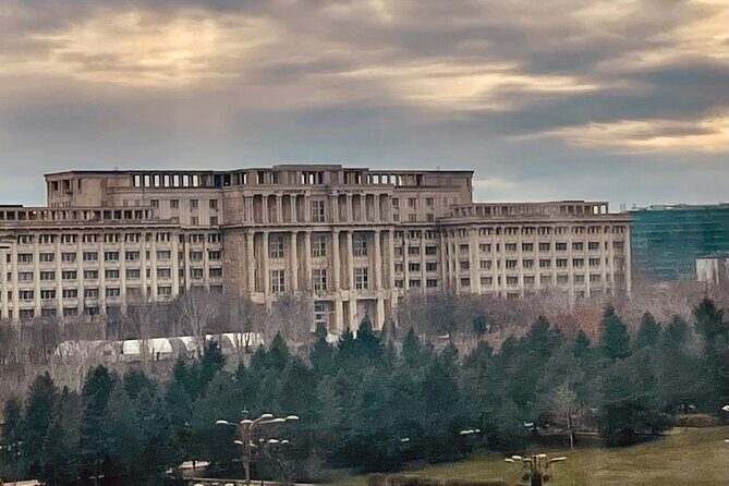 Life in Communism - Guides who connect buildings to everyday life