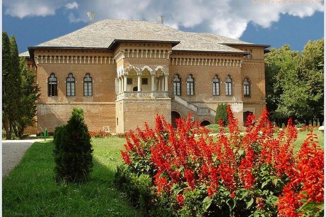 Mogosoaia Palace & Snagov Monastery: Private tour from Bucharest - Stop 1: Mogoșoaia Palace grounds, lake views, and the Monday swap
