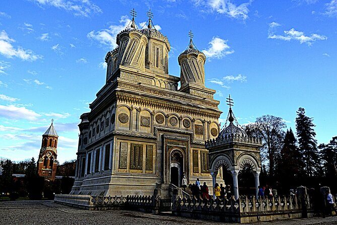 One-Day Vlad the Impaler Royal Court Private Tour from Bucharest - Leaving Bucharest: how private pickup keeps the day from falling apart