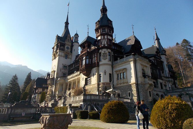 Peles Castle, Bran Castle and Brasov from Bucharest - Comfort and logistics for a long day