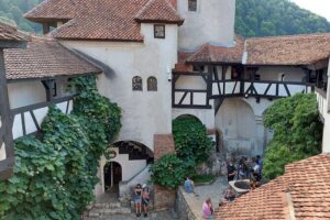 Peles Castle, Dracula Castle and Brasov old town - private tour from Bucharest - Peles Castle: Royal Craftsmanship, Plus the Monday Switch