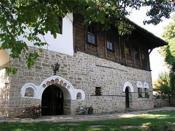 Private Day Trip to Medieval Bulgaria from Bucharest - Crossing Into Bulgaria From Bucharest: The Real Start of the Day