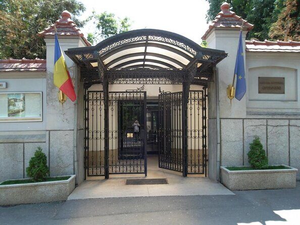 Private: RedPatrol Bucharest Contrasts Tour in a Vintage Car - Key highlights you’ll care about