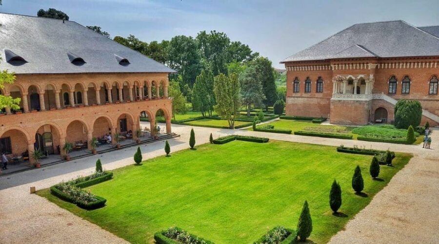 Private Tour from Bucharest to Dracula's tomb and Mogosoaia - Who this tour suits best