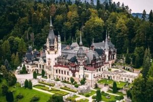 Private Tour to Dracula's Castle, Brașov City & Peleș Castle - Peles Castle in Sinaia: The Timing Rule You Must Not Ignore