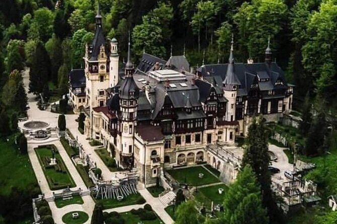 Private Tour to Dracula's Castle, Brașov City & Peleș Castle - Brasov Historical Center and the Black Church Stop: A Breather in the Middle