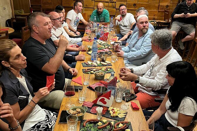 Private Wine and Food Tasting in Bucharest - The food platter and why it changes how you taste