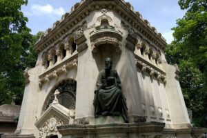 Quest Experience in Bellu Cemetery Bucharest - Finding Bellu Cemetery: Start Here and Get Oriented
