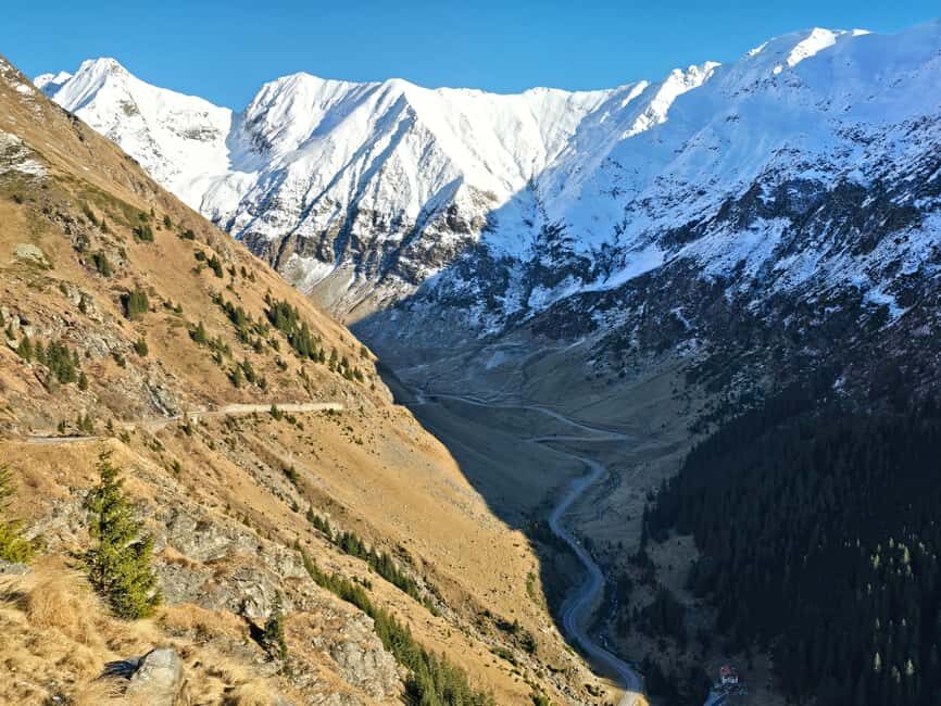 Small group Bears 'Safari' on Transfăgărășan -max 7 tourists - Vidraru Dam: crossing the 166 m arch for real mountain views