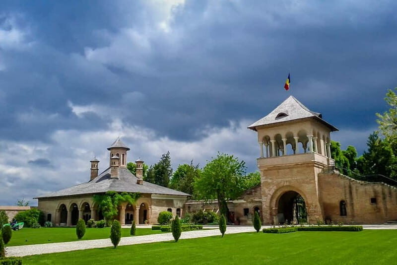 Small Group Tour to Mogosoaia Palace & Snagov Monastery - Snagov Monastery: island church tied to Dracula’s legend