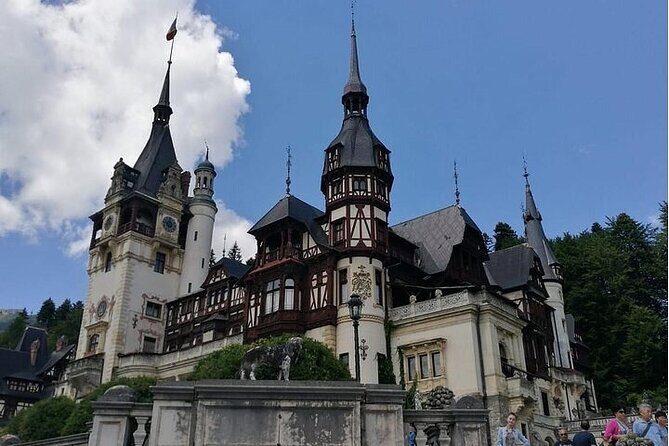 The biggest Salt Mine in Europe and Sinaia in one day - Group Size and Guide Style: Why It Feels Manageable